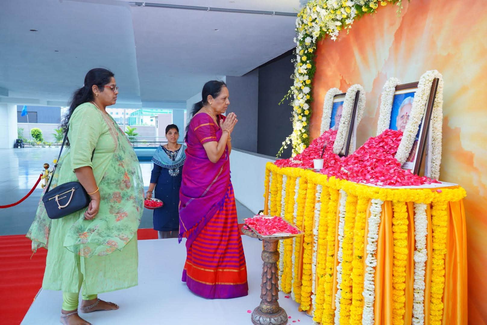 A Gathering in Memory of Mother on the Thirteenth Day!