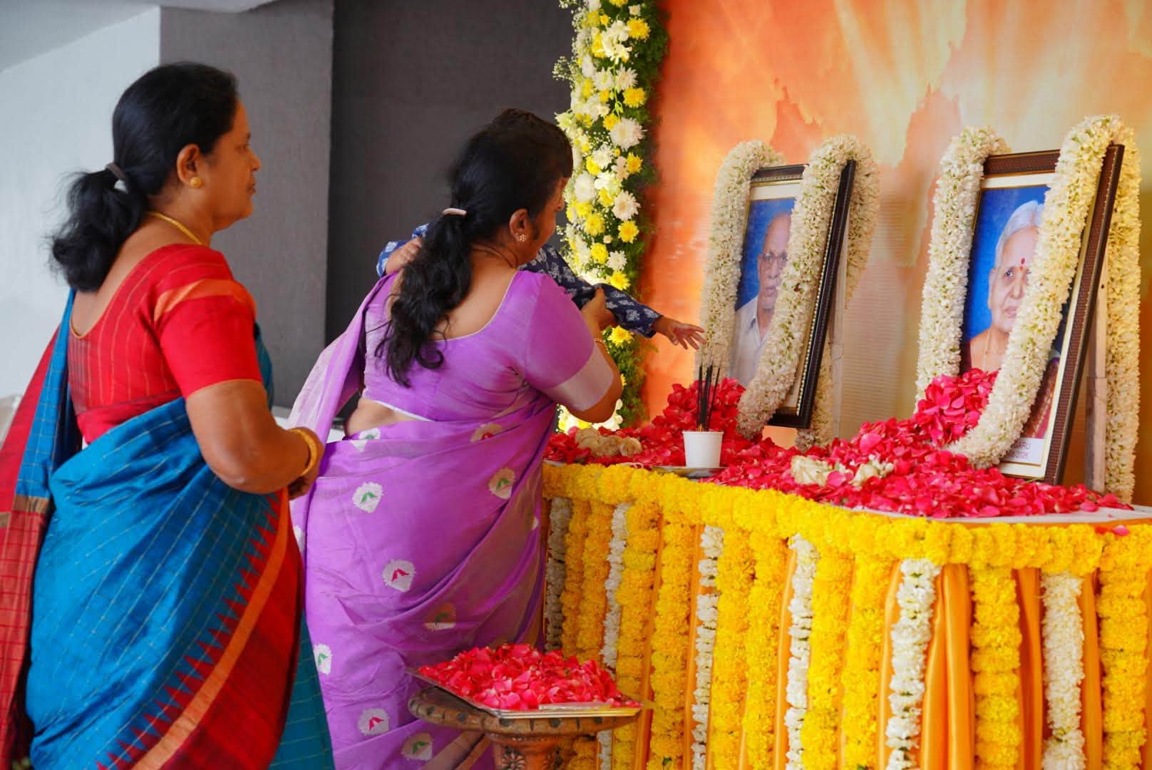 A Gathering in Memory of Mother on the Thirteenth Day!