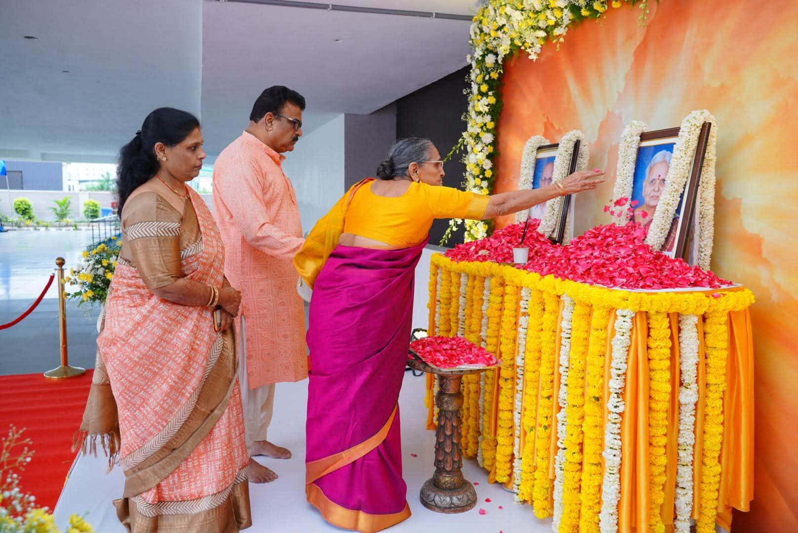 A Gathering in Memory of Mother on the Thirteenth Day!