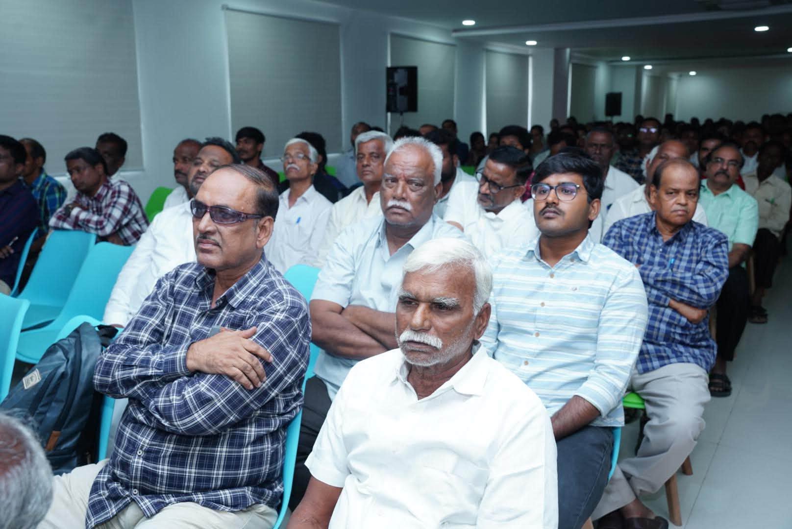 A Gathering in Memory of Mother on the Thirteenth Day!