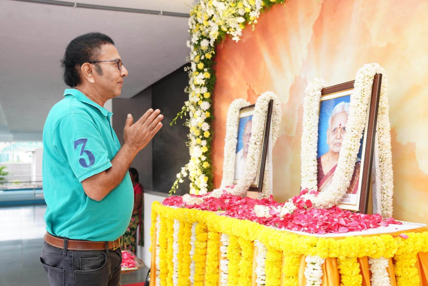 A Gathering in Memory of Mother on the Thirteenth Day!