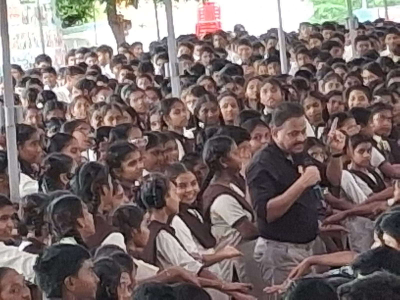 Balamitra -77 Geethanjali, Vinukonda 2000 children, more than 150 teachers One - three hours !
