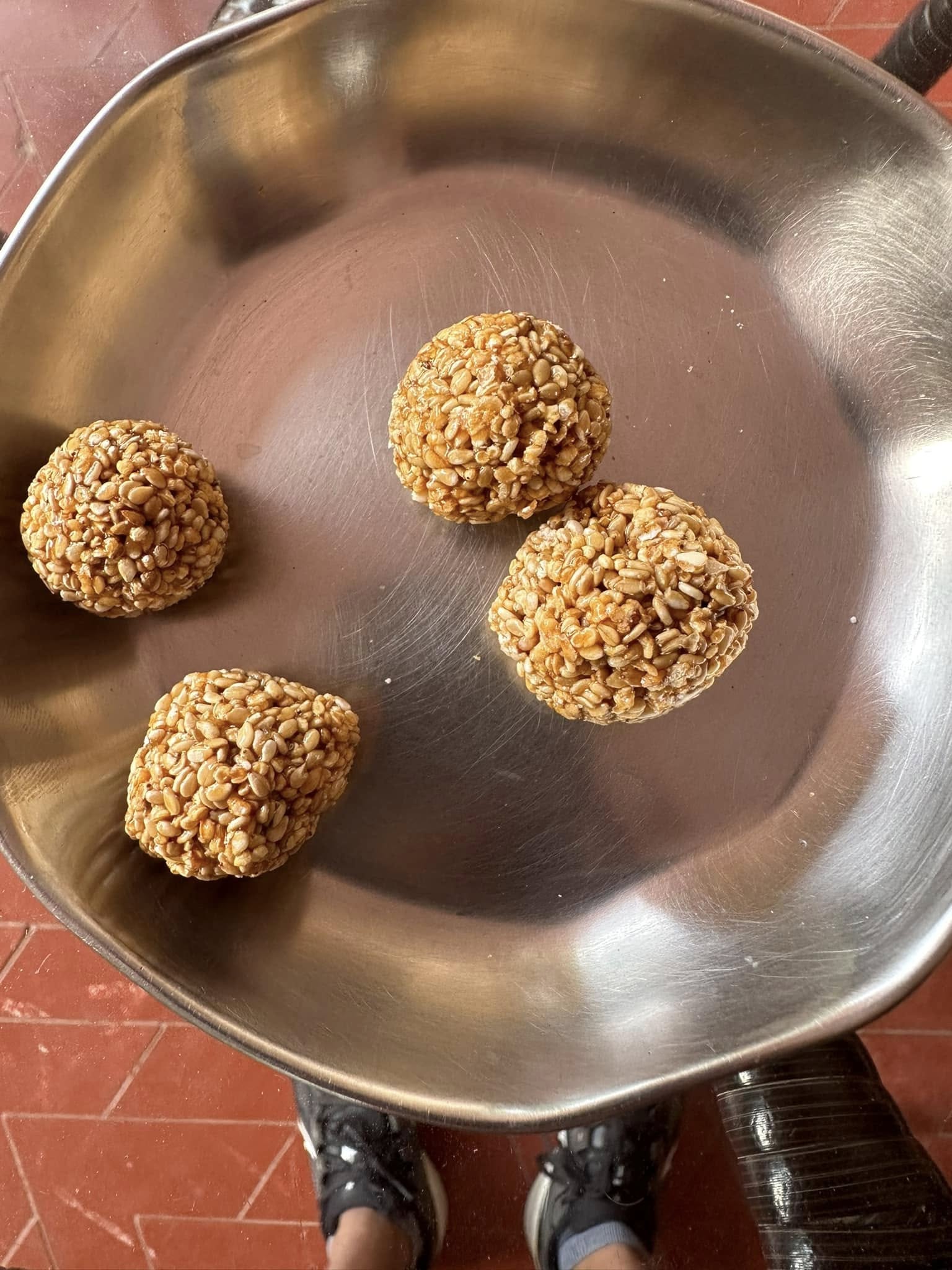 Morning 7:25am Im ready to hit the gym. Today's morning snacks are four sesame laddas (small ones) Calcium (for bone strength) anti oxidants protein .. Vitamins .. Wow forty kinds of goodness.