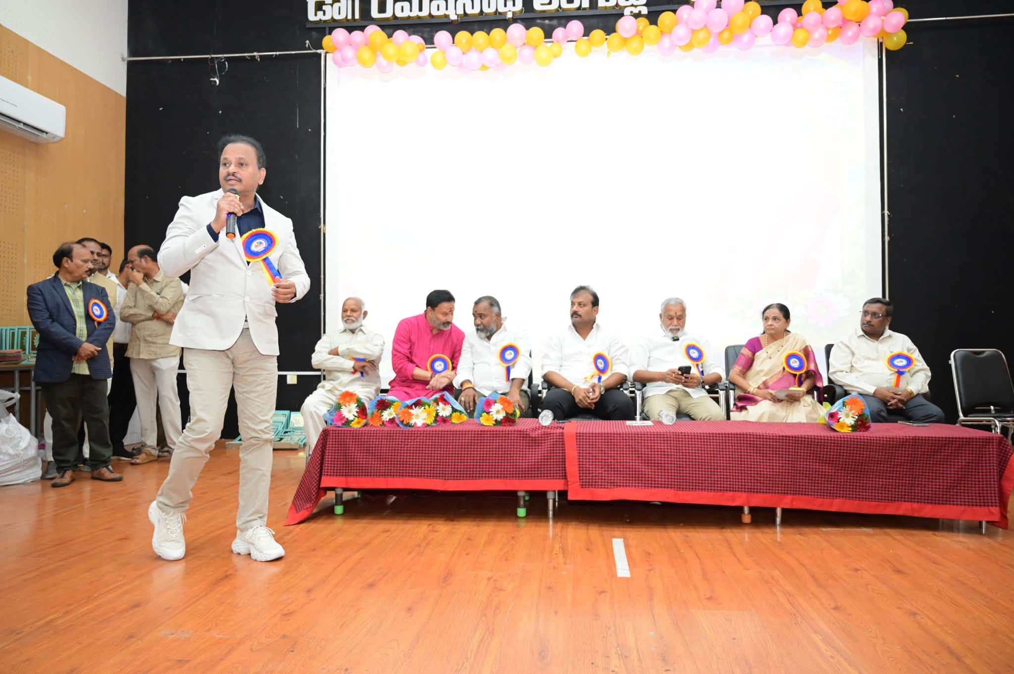 Today, APPUSMA (Andhra Pradesh Private Unaided Schools Management Association) organised a ceremony to felicitate the Best Teachers of private schools