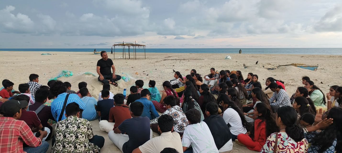 Amarnath Vasireddy with children in Dhanushkodi.