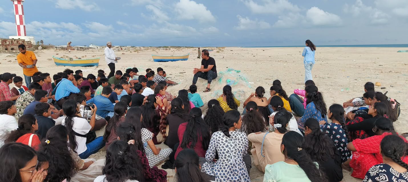 Amarnath Vasireddy with children in Dhanushkodi.